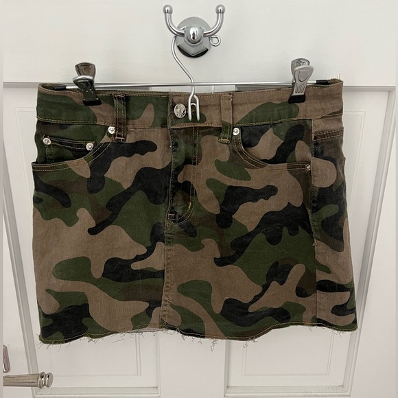 Adika Fierce Camouflage mini skirt (green and brown) - Picture 2 of 6